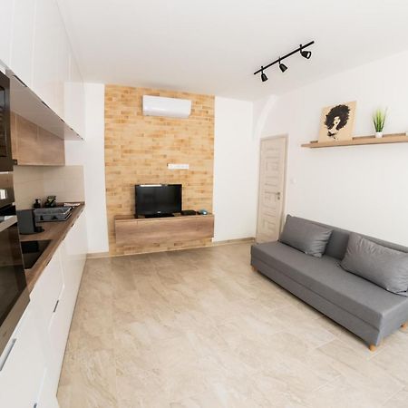 דברצן Winestone Corner Apartment מראה חיצוני תמונה