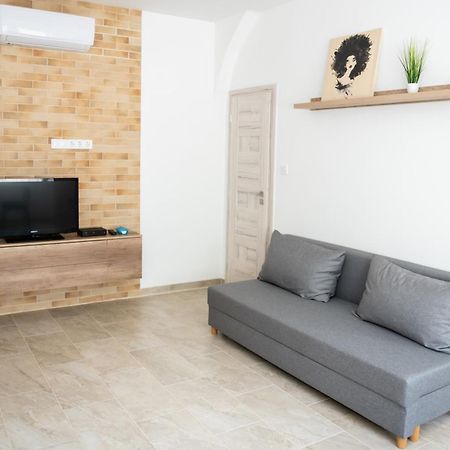 דברצן Winestone Corner Apartment מראה חיצוני תמונה