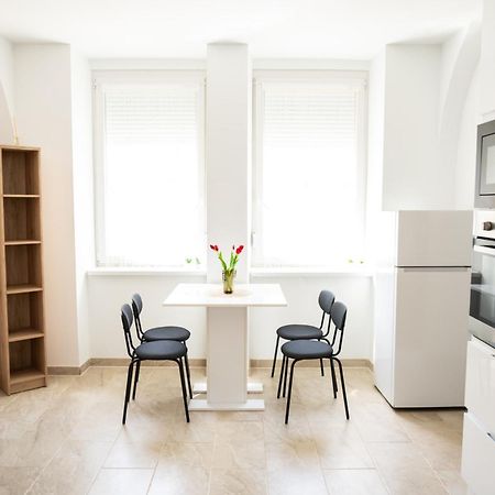 דברצן Winestone Corner Apartment מראה חיצוני תמונה