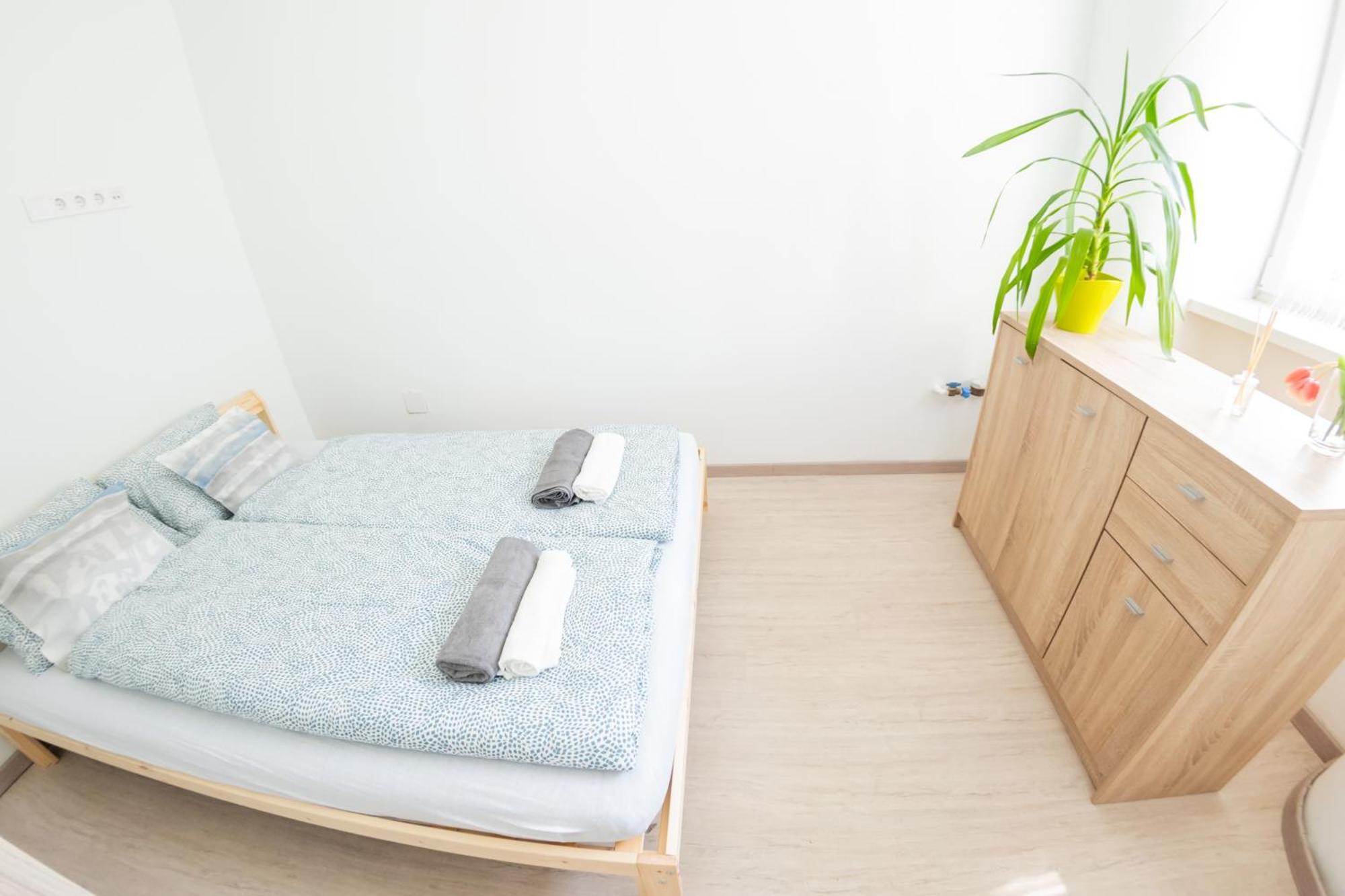 דברצן Winestone Corner Apartment מראה חיצוני תמונה