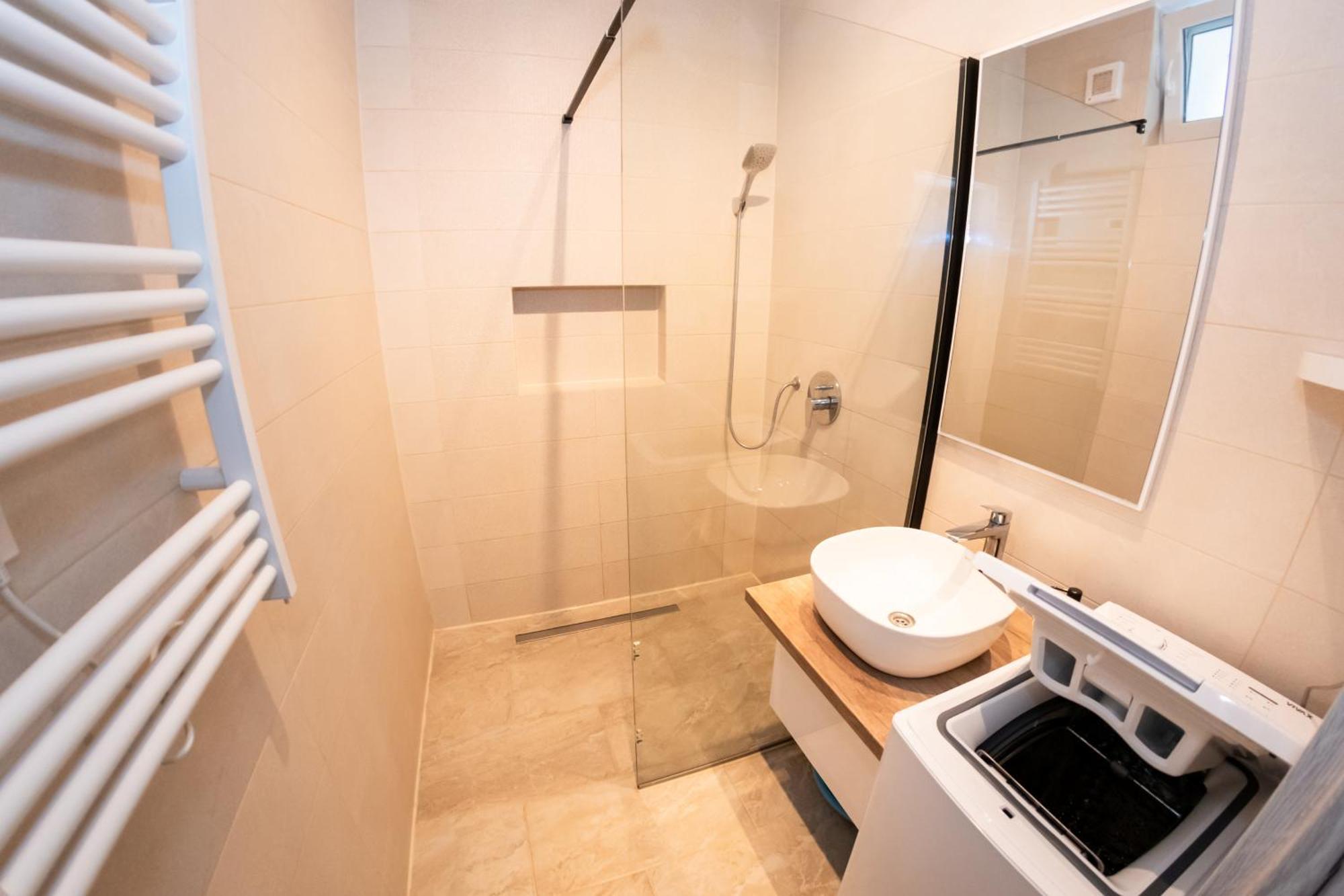 דברצן Winestone Corner Apartment מראה חיצוני תמונה