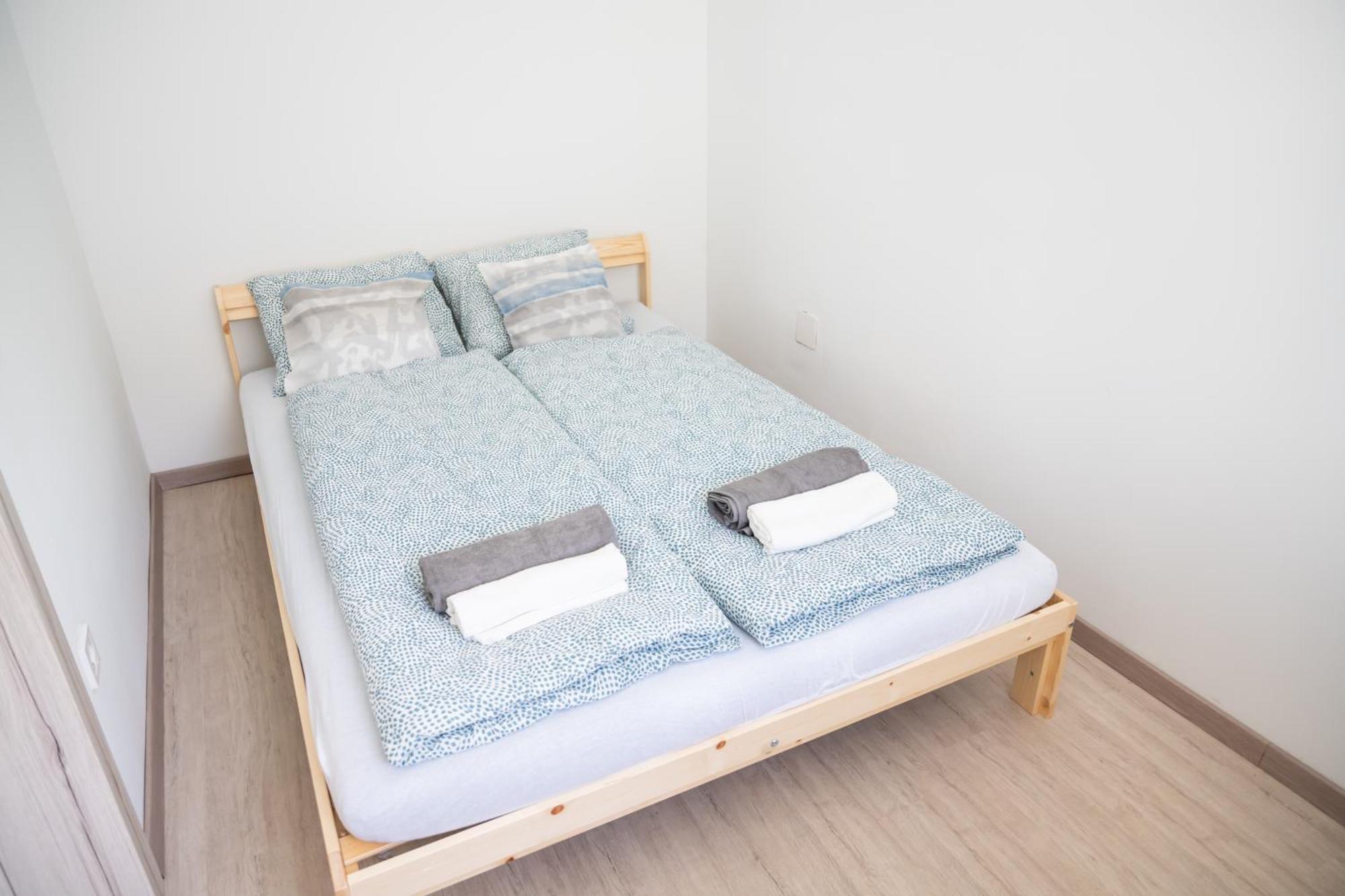 דברצן Winestone Corner Apartment מראה חיצוני תמונה