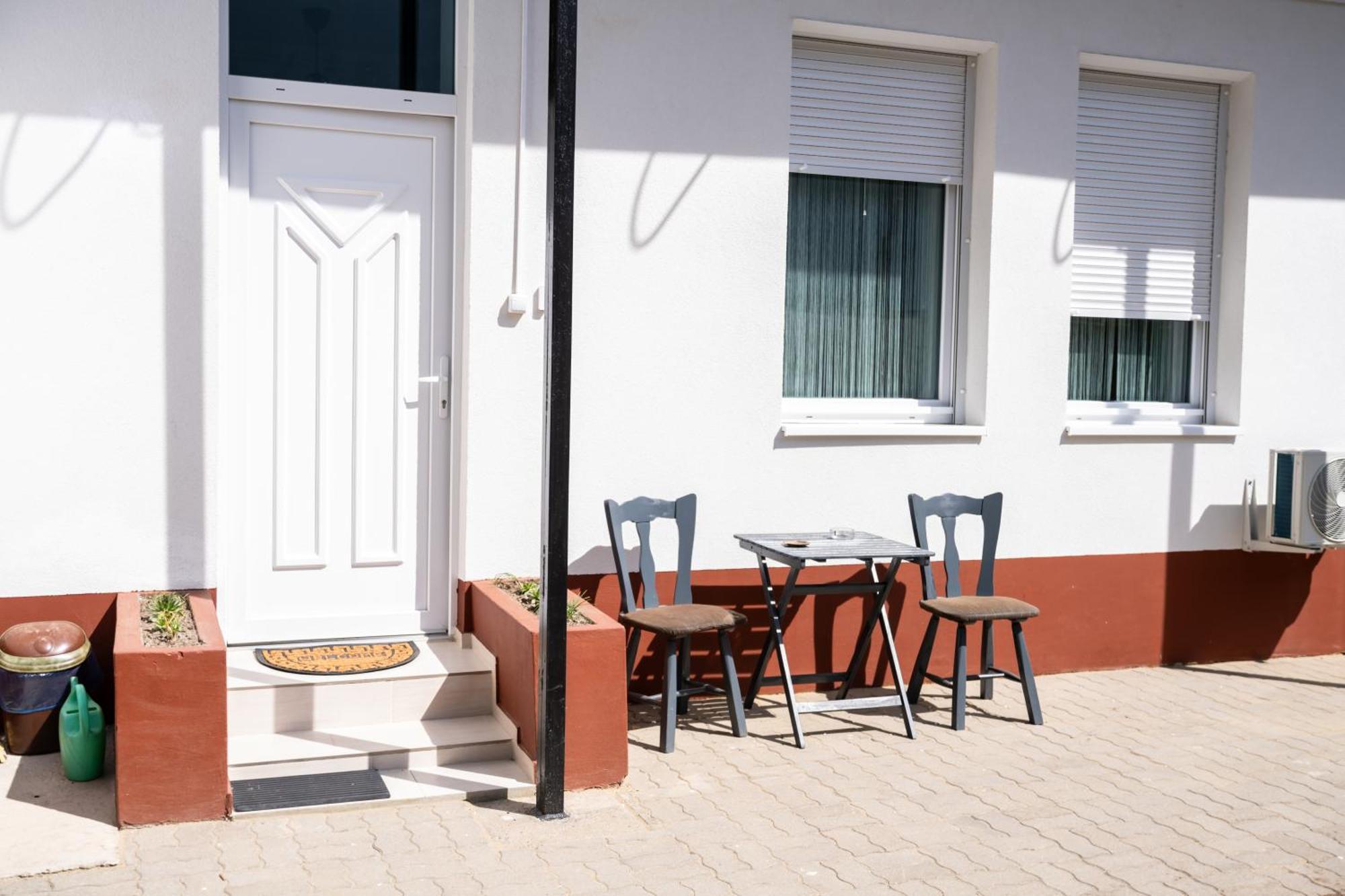 דברצן Winestone Corner Apartment מראה חיצוני תמונה