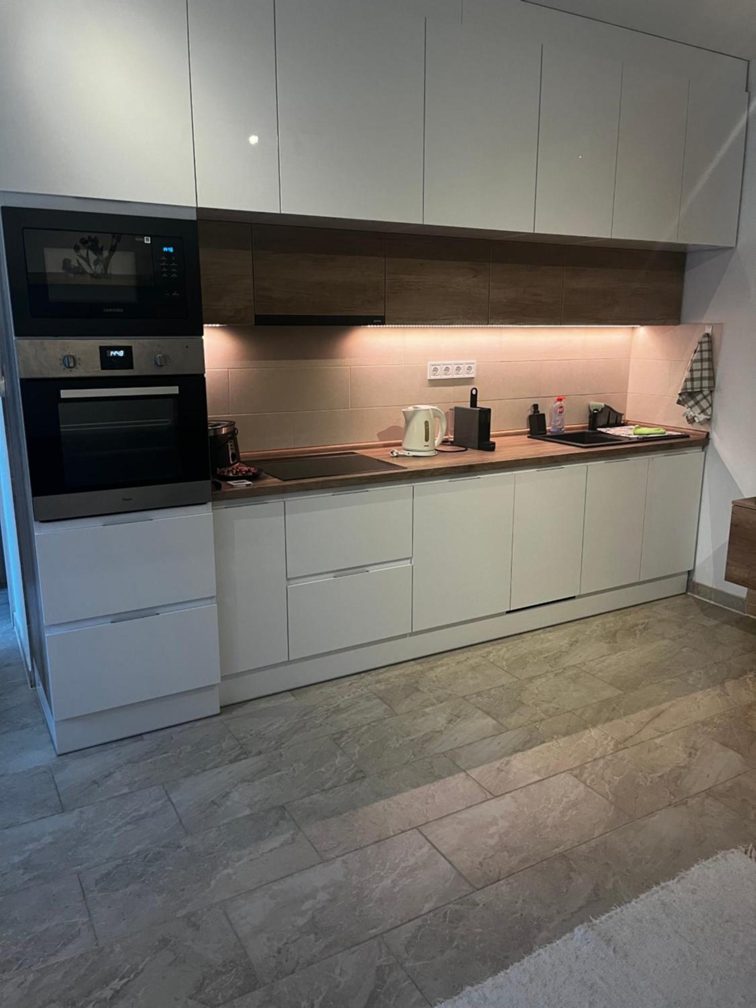 דברצן Winestone Corner Apartment מראה חיצוני תמונה